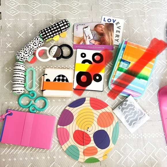 NEW LOVEVERY Play Kit: The Looker (0-12 weeks) - Picture 4 of 6